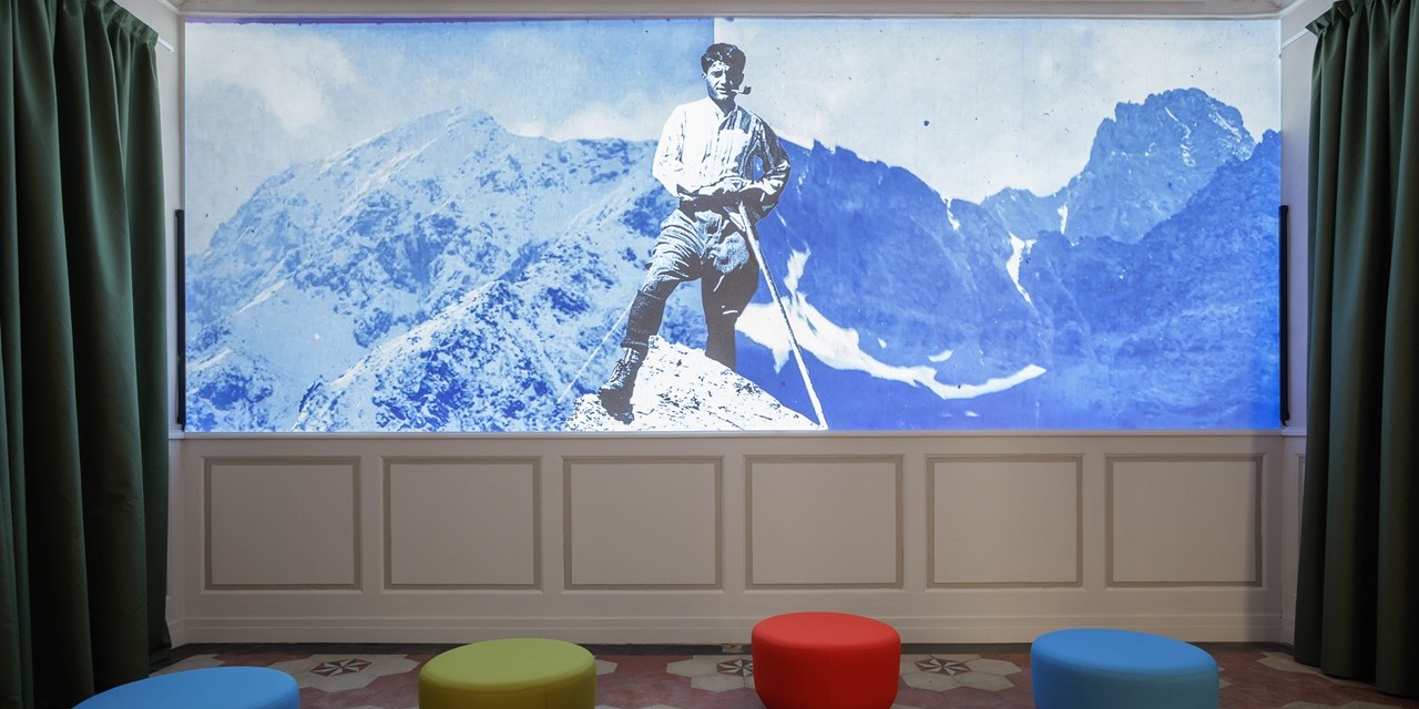 Allestimento della sala 1 della mostra Cultures and Mission - Reperti storici